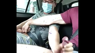 Putaria no banco de tr&aacute;s knock off Uber com o passageiro que compartilhou a viagem com dotado