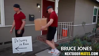 Dilf customer threesome shafting delivery boys